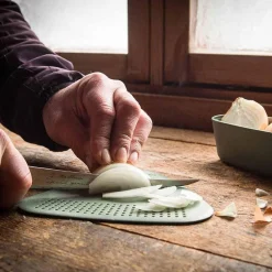 Cascade Wild Cutting Board Plus 2-in-1